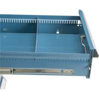 Établi sur piédestal à trois tiroirs, 18" la x 21" p x 28" h FI167 | King Materials Handling
